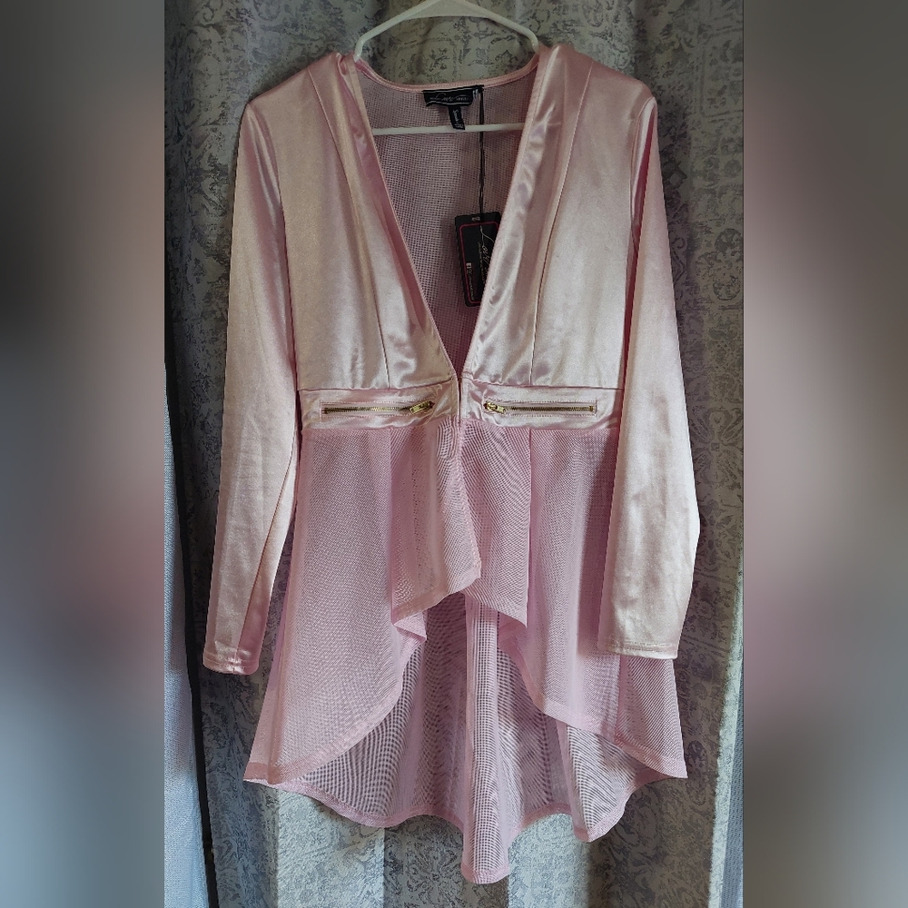 Nwot, Zipper detail high low mesh top